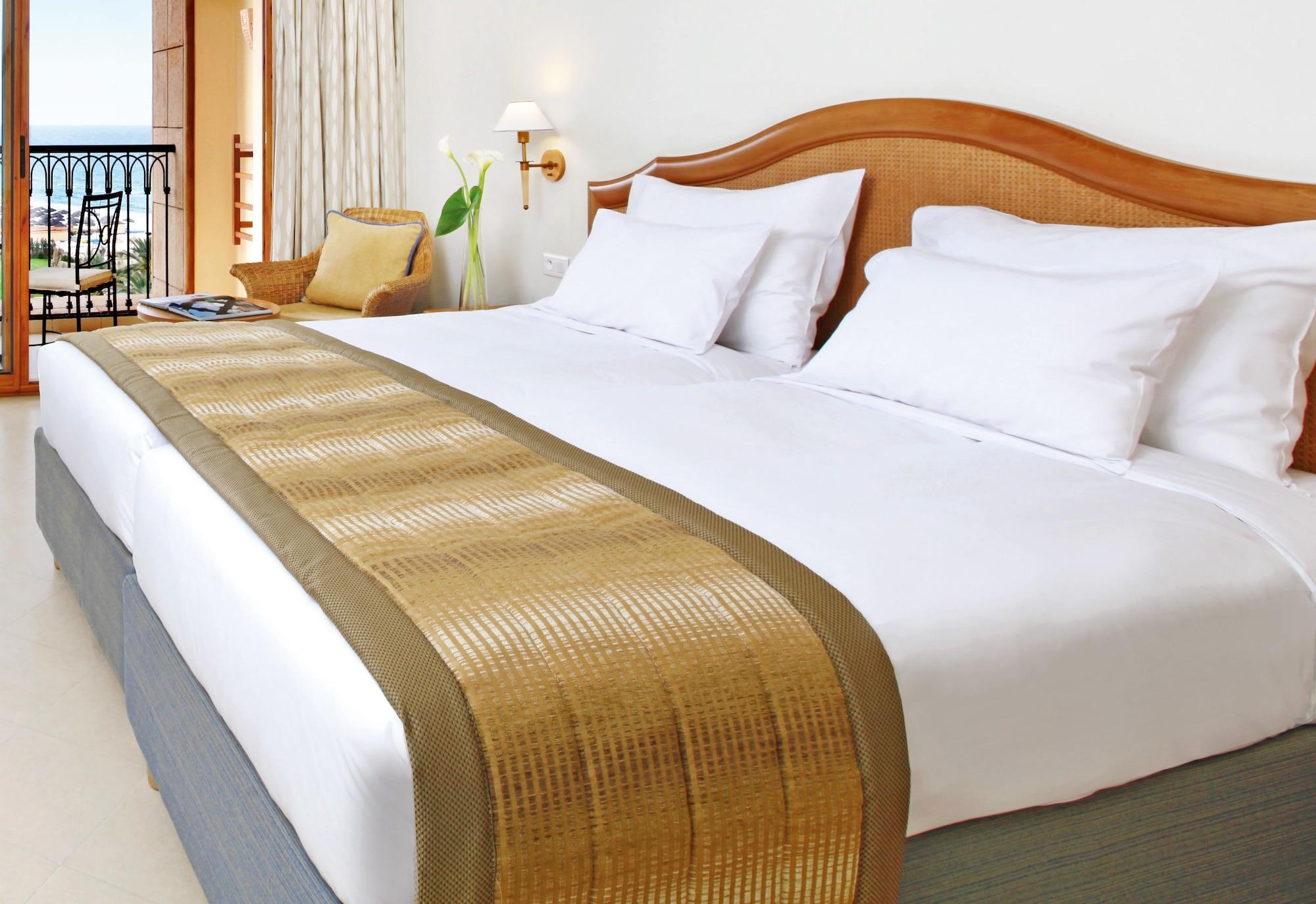 Moevenpick Resort & Marine Spa Sousse Exterior photo A bed runner