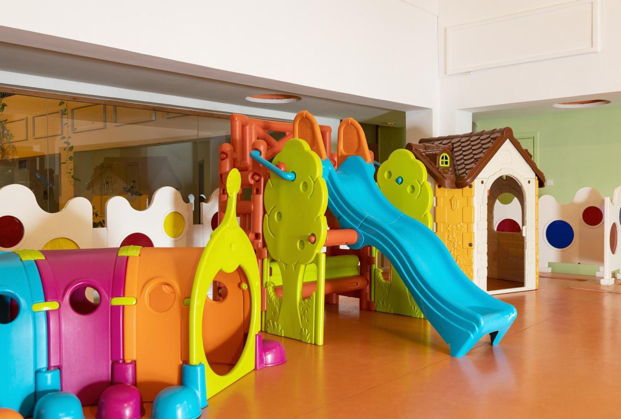 Moevenpick Resort & Marine Spa Sousse Exterior photo A slide in a playroom